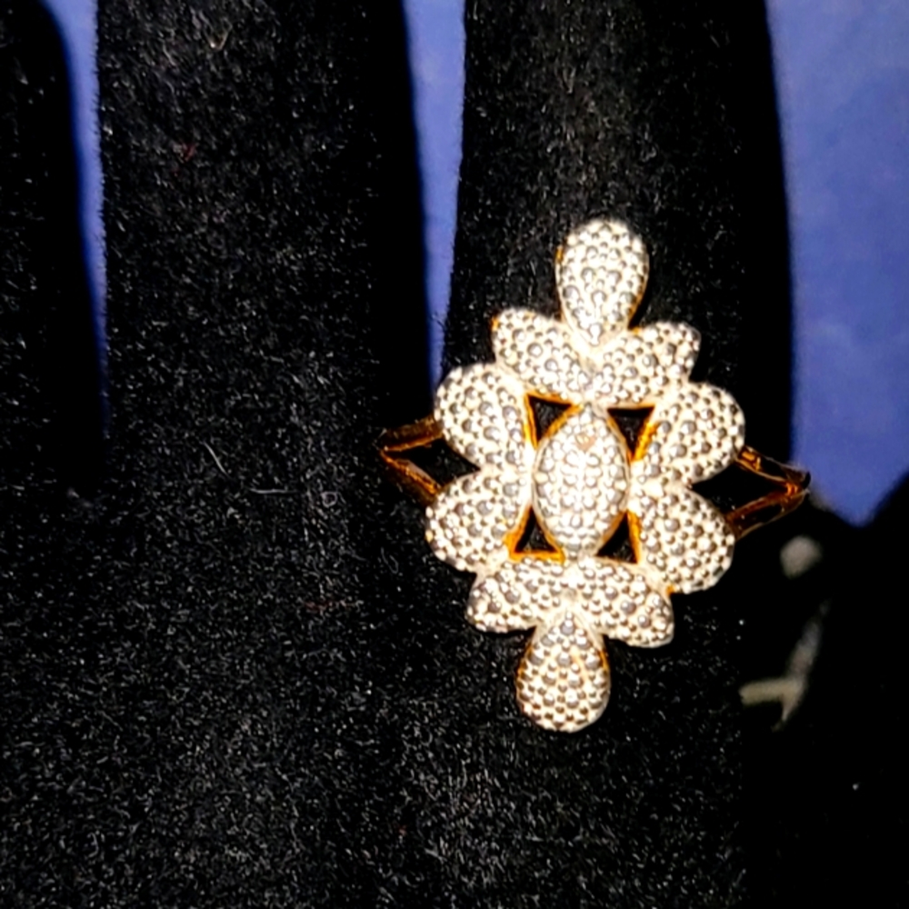 Elegant Silver Leaf Ring